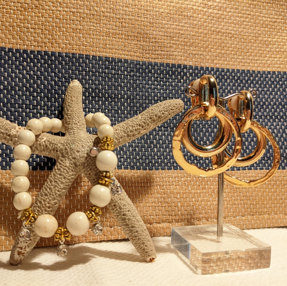 🌞🌞🌞🌞🌞CLIP-ON HOOPS gold hoops and bracelet set / stretchy beaded bracelet